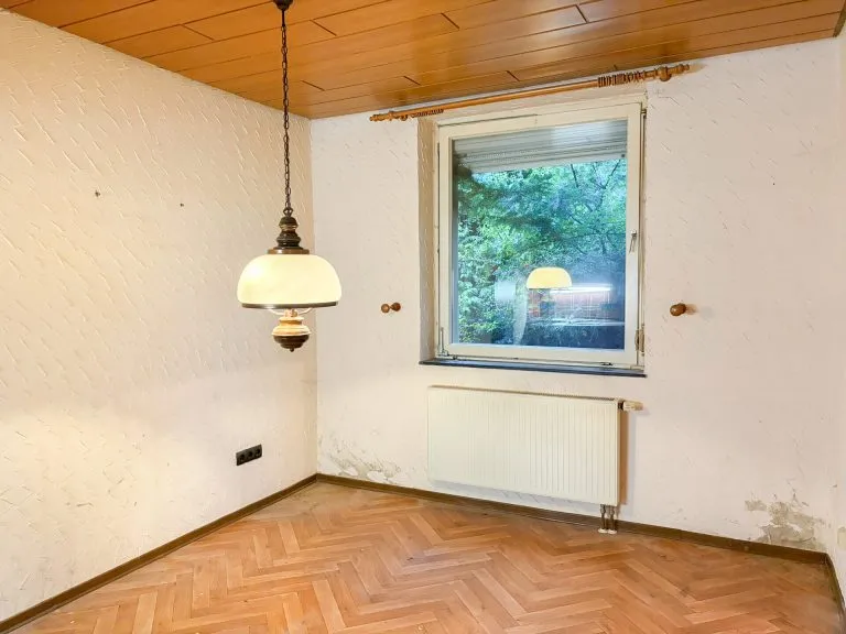 Immobilienangebot - Wissen - Alle - ***REDUZIERT***Doppelhaushälfte von 1925 mit viel Potenzial – inklusive 2 Garagen!