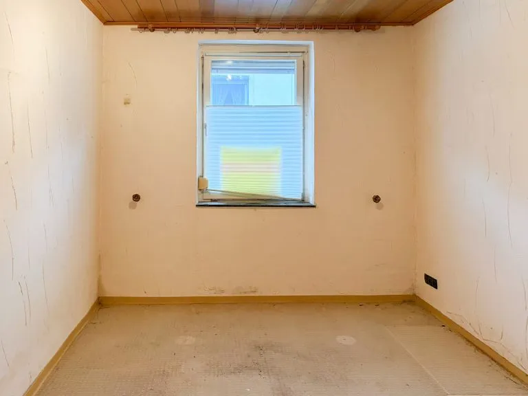 Immobilienangebot - Wissen - Alle - ***REDUZIERT***Doppelhaushälfte von 1925 mit viel Potenzial – inklusive 2 Garagen!