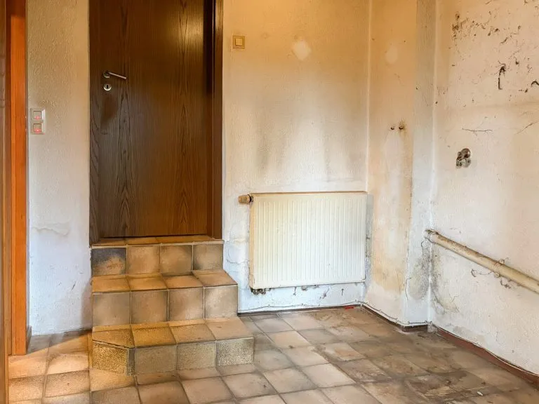 Immobilienangebot - Wissen - Alle - ***REDUZIERT***Doppelhaushälfte von 1925 mit viel Potenzial – inklusive 2 Garagen!