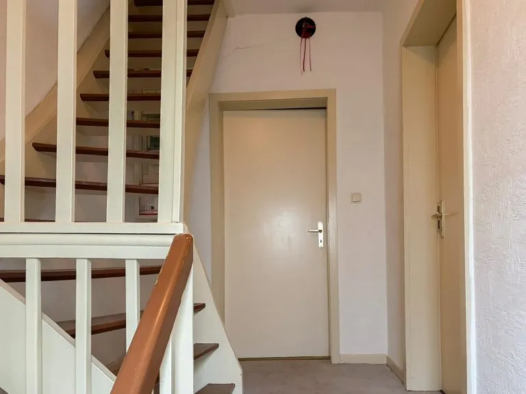 Immobilienangebot - Wissen - Alle - ***REDUZIERT***Doppelhaushälfte von 1925 mit viel Potenzial – inklusive 2 Garagen!
