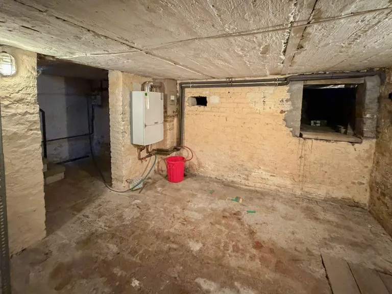 Immobilienangebot - Wissen - Alle - ***REDUZIERT***Doppelhaushälfte von 1925 mit viel Potenzial – inklusive 2 Garagen!