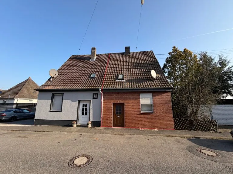 Immobilienangebot - Wissen - Alle - ***REDUZIERT***Doppelhaushälfte von 1925 mit viel Potenzial – inklusive 2 Garagen!