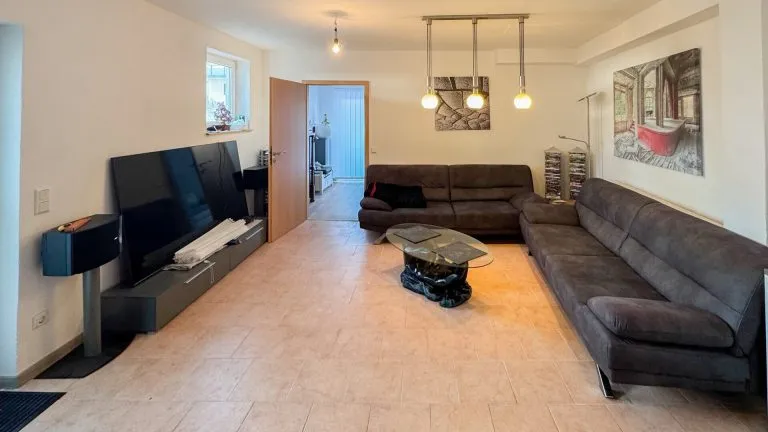 Immobilienangebot - Weilburg/Gaudernbach - Alle - Zwei sanierte Einfamilienhäuser und Einliegerwohnung auf großem Grundstück in Weilburg-Ortsteil!
