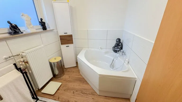 Immobilienangebot - Weilburg/Gaudernbach - Alle - Zwei sanierte Einfamilienhäuser und Einliegerwohnung auf großem Grundstück in Weilburg-Ortsteil!