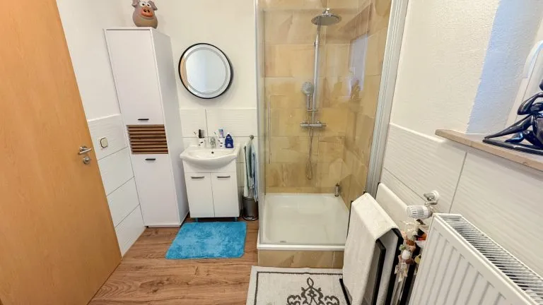 Immobilienangebot - Weilburg/Gaudernbach - Alle - Zwei sanierte Einfamilienhäuser und Einliegerwohnung auf großem Grundstück in Weilburg-Ortsteil!
