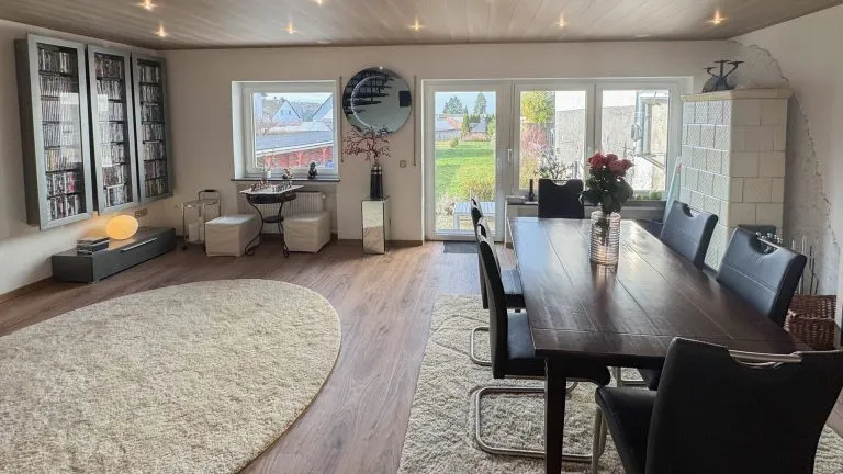Immobilienangebot - Weilburg/Gaudernbach - Alle - Zwei sanierte Einfamilienhäuser und Einliegerwohnung auf großem Grundstück in Weilburg-Ortsteil!