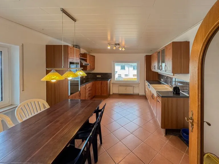 Immobilienangebot - Weilburg/Gaudernbach - Alle - Zwei sanierte Einfamilienhäuser und Einliegerwohnung auf großem Grundstück in Weilburg-Ortsteil!