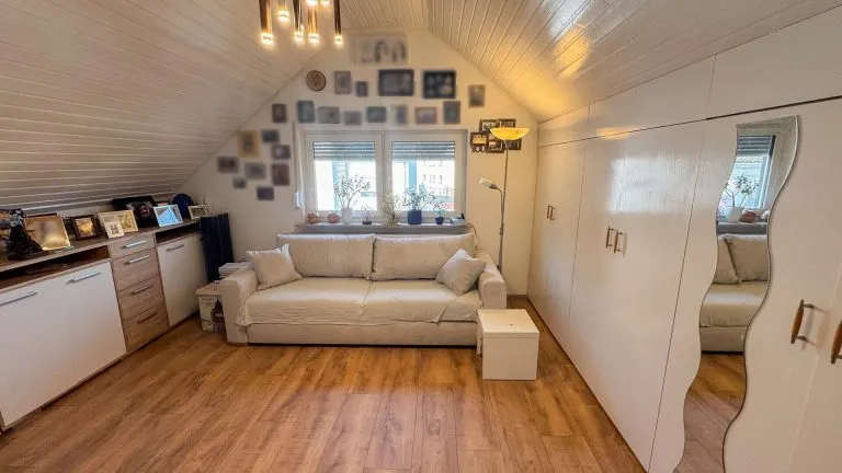 Immobilienangebot - Weilburg/Gaudernbach - Alle - Zwei sanierte Einfamilienhäuser und Einliegerwohnung auf großem Grundstück in Weilburg-Ortsteil!