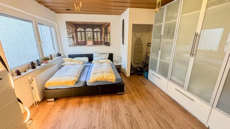 Immobilienangebot - Weilburg/Gaudernbach - Alle - Zwei sanierte Einfamilienhäuser und Einliegerwohnung auf großem Grundstück in Weilburg-Ortsteil!