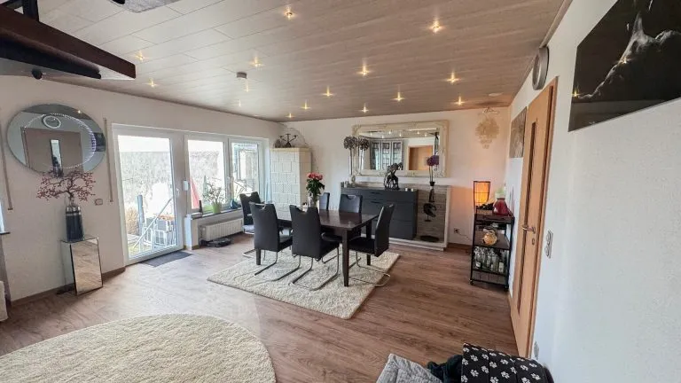 Immobilienangebot - Weilburg/Gaudernbach - Alle - Zwei sanierte Einfamilienhäuser und Einliegerwohnung auf großem Grundstück in Weilburg-Ortsteil!