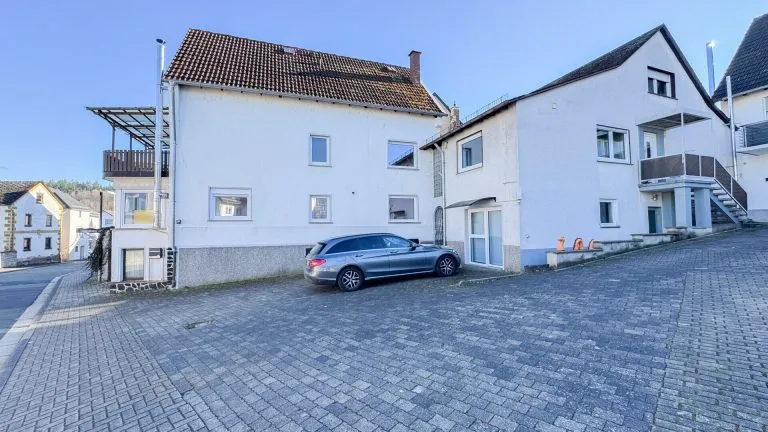 Immobilienangebot - Weilburg/Gaudernbach - Alle - Zwei sanierte Einfamilienhäuser und Einliegerwohnung auf großem Grundstück in Weilburg-Ortsteil!