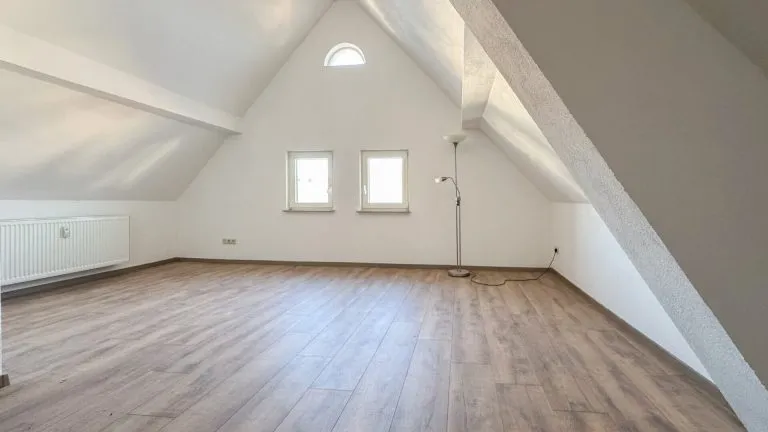 Immobilienangebot - Weilburg/Gaudernbach - Alle - Zwei sanierte Einfamilienhäuser und Einliegerwohnung auf großem Grundstück in Weilburg-Ortsteil!