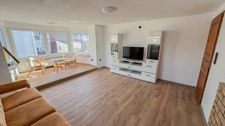 Immobilienangebot - Weilburg/Gaudernbach - Alle - Zwei sanierte Einfamilienhäuser und Einliegerwohnung auf großem Grundstück in Weilburg-Ortsteil!