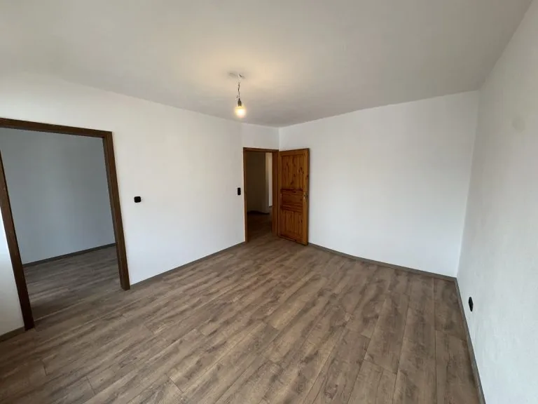 Immobilienangebot - Weilburg/Gaudernbach - Alle - Zwei sanierte Einfamilienhäuser und Einliegerwohnung auf großem Grundstück in Weilburg-Ortsteil!