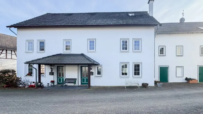 Immobilienangebot - Katzenelnbogen - Alle - Wohnen auf einem Hofgut in Alleinlage mit Panorama!