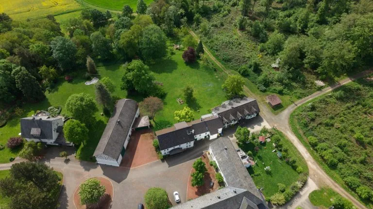 Immobilienangebot - Katzenelnbogen - Alle - Wohnen auf einem Hofgut in Alleinlage mit Panorama!