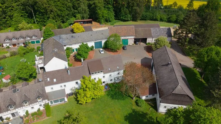 Immobilienangebot - Katzenelnbogen - Alle - Wohnen auf einem Hofgut in Alleinlage mit Panorama!