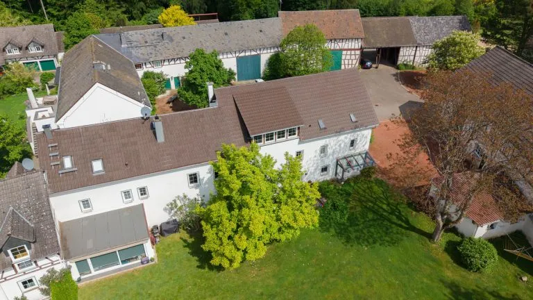 Immobilienangebot - Katzenelnbogen - Alle - Wohnen auf einem Hofgut in Alleinlage mit Panorama!