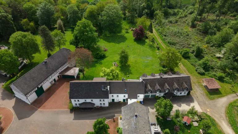 Immobilienangebot - Katzenelnbogen - Alle - Wohnen auf einem Hofgut in Alleinlage mit Panorama!
