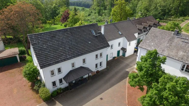 Immobilienangebot - Katzenelnbogen - Alle - Wohnen auf einem Hofgut in Alleinlage mit Panorama!