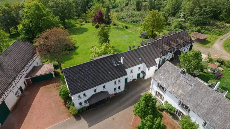 Immobilienangebot - Katzenelnbogen - Alle - Wohnen auf einem Hofgut in Alleinlage mit Panorama!