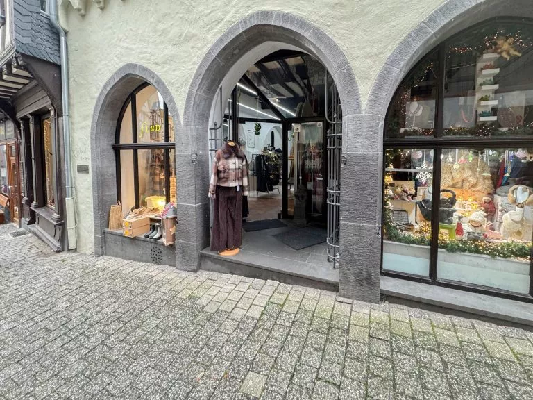 Immobilienangebot - Limburg - Alle - Exklusive Ladenfläche in Limburgs ältestem Steinhaus zu vermieten-ideal für Kunst-Mode-Fotografie!