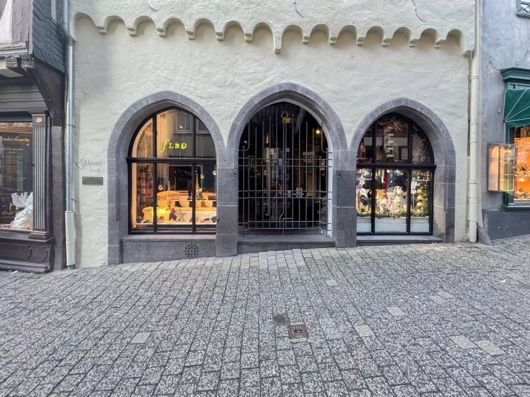 Immobilienangebot - Limburg - Alle - Exklusive Ladenfläche in Limburgs ältestem Steinhaus zu vermieten-ideal für Kunst-Mode-Fotografie!
