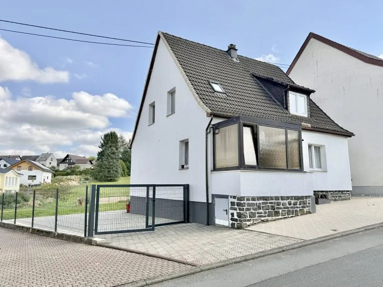 Immobilienangebot - Borod - Alle - Ruhige Lage! Modernisiertes Einfamilienhaus mit Garten - Ideal für Kleinfamilien!
