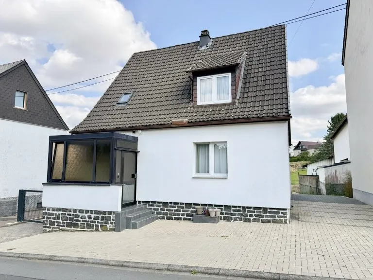 Immobilienangebot - Borod - Alle - Ruhige Lage! Modernisiertes Einfamilienhaus mit Garten - Ideal für Kleinfamilien!