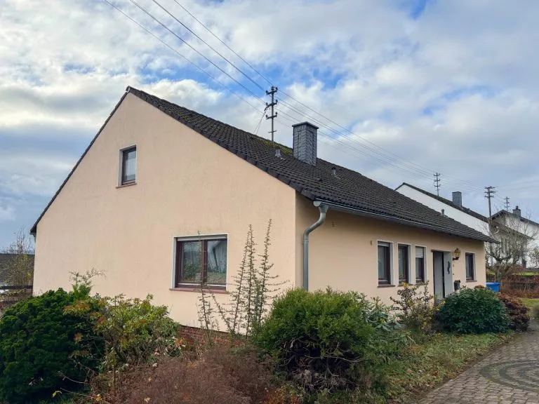 Immobilienangebot - Molzhain - Alle - Charmanter Bungalow mit offenem Wohnbereich , Doppelgarage und Partykeller!