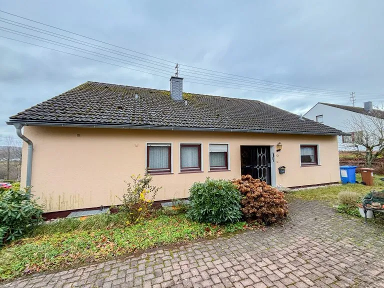 Immobilienangebot - Molzhain - Alle - Charmanter Bungalow mit offenem Wohnbereich , Doppelgarage und Partykeller!