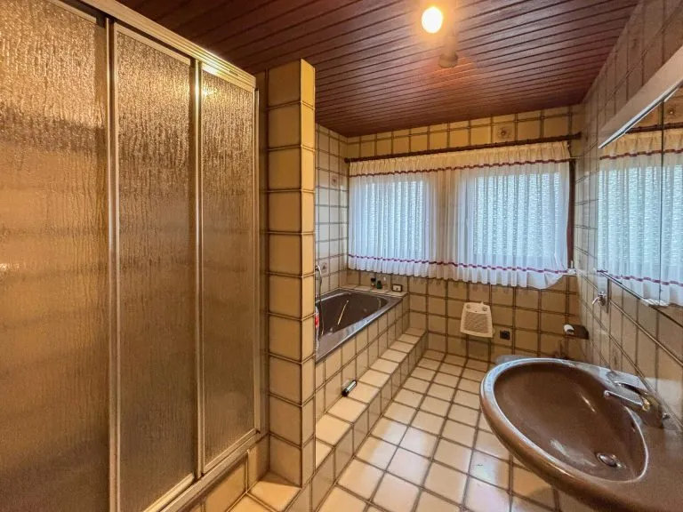 Immobilienangebot - Molzhain - Alle - Charmanter Bungalow mit offenem Wohnbereich , Doppelgarage und Partykeller!
