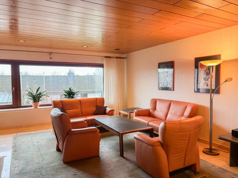 Immobilienangebot - Molzhain - Alle - Charmanter Bungalow mit offenem Wohnbereich , Doppelgarage und Partykeller!