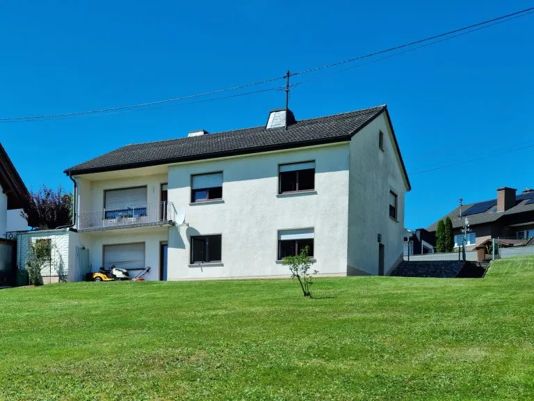 Immobilienangebot - Seck - Alle - Familienfreundliches Haus mit großem Grundstück, Einliegerwohnung und herrlichem Ausblick