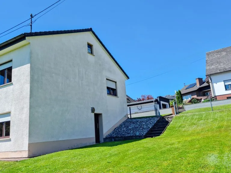 Immobilienangebot - Seck - Alle - Familienfreundliches Haus mit großem Grundstück, Einliegerwohnung und herrlichem Ausblick