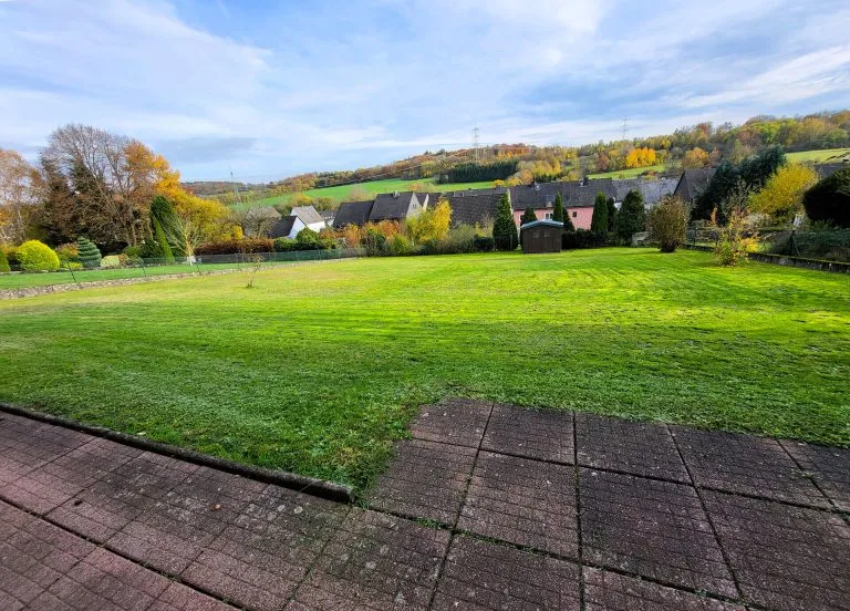 Immobilienangebot - Seck - Alle - Familienfreundliches Haus mit großem Grundstück, Einliegerwohnung und herrlichem Ausblick
