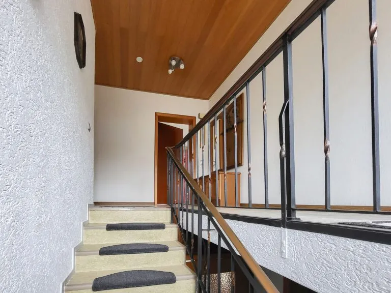 Immobilienangebot - Seck - Alle - Familienfreundliches Haus mit großem Grundstück, Einliegerwohnung und herrlichem Ausblick