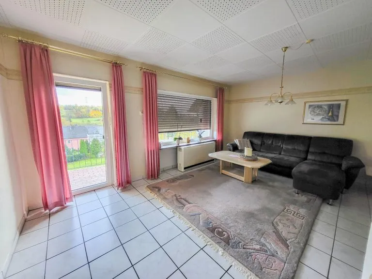 Immobilienangebot - Seck - Alle - Familienfreundliches Haus mit großem Grundstück, Einliegerwohnung und herrlichem Ausblick