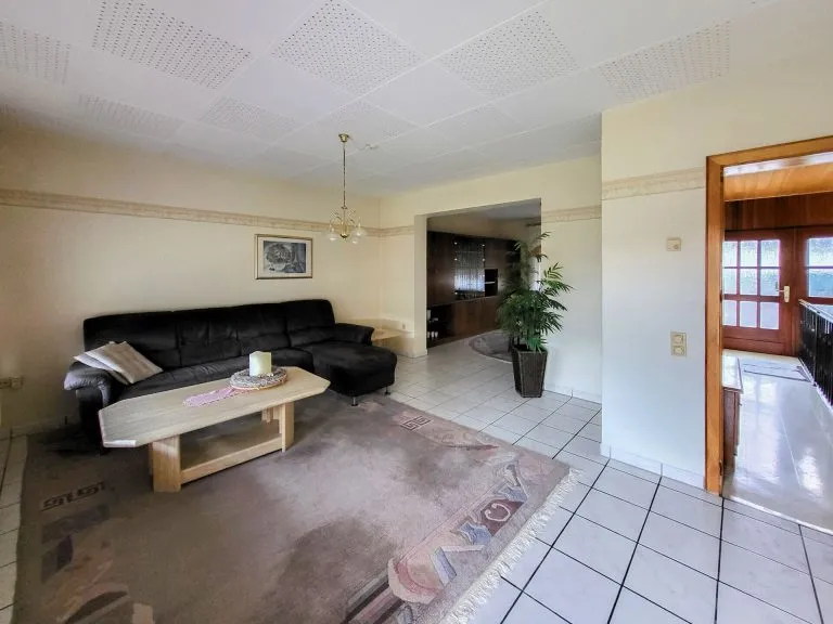Immobilienangebot - Seck - Alle - Familienfreundliches Haus mit großem Grundstück, Einliegerwohnung und herrlichem Ausblick