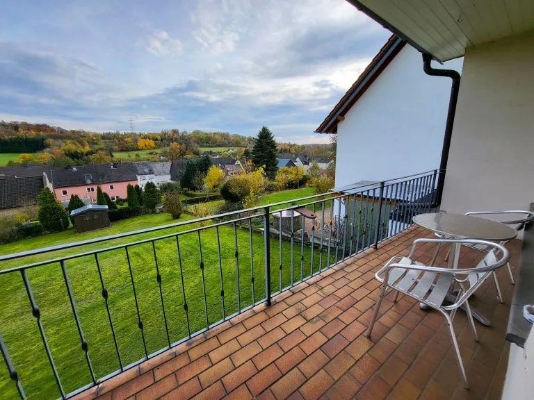 Immobilienangebot - Seck - Alle - Familienfreundliches Haus mit großem Grundstück, Einliegerwohnung und herrlichem Ausblick