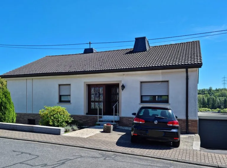 Immobilienangebot - Seck - Alle - Familienfreundliches Haus mit großem Grundstück, Einliegerwohnung und herrlichem Ausblick