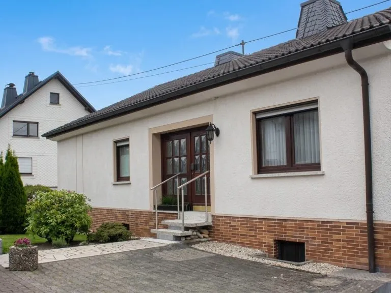 Immobilienangebot - Seck - Alle - Familienfreundliches Haus mit großem Grundstück, Einliegerwohnung und herrlichem Ausblick