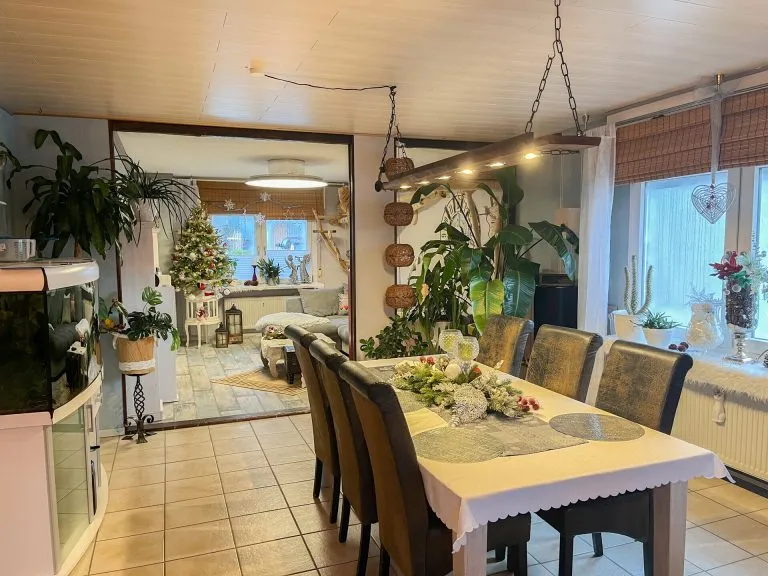 Immobilienangebot - Siegen / Eiserfeld - Alle - Großzügiges Einfamilienhaus mit Einliegerwohnung in bevorzugter Lage von Siegen-Eiserfeld!