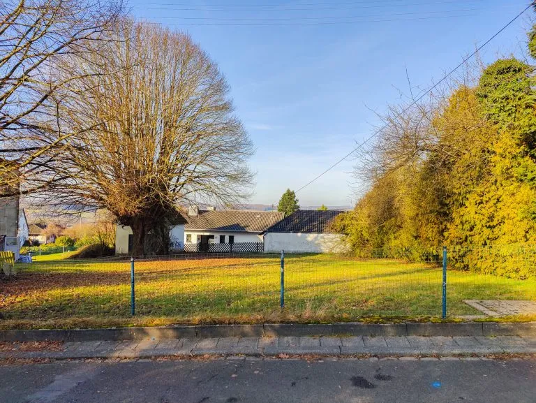 Immobilienangebot - Altenkirchen VG - Alle - Attraktiver Bauplatz mit ehemaligem Backes unweit von Altenkirchen!