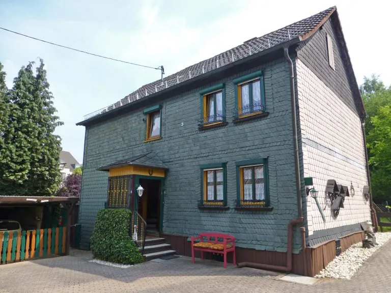 Immobilienangebot - Hamm/Sieg - Alle - Sanierungsbedürftiges Fachwerkhaus mit Stellplatz und reichlich Gestaltungspotenzial – ideal für den Handwerker!
