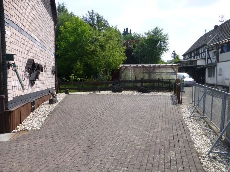 Immobilienangebot - Hamm/Sieg - Alle - Sanierungsbedürftiges Fachwerkhaus mit Stellplatz und reichlich Gestaltungspotenzial – ideal für den Handwerker!