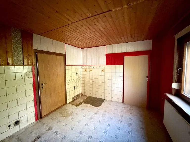Immobilienangebot - Hamm/Sieg - Alle - Sanierungsbedürftiges Fachwerkhaus mit Stellplatz und reichlich Gestaltungspotenzial – ideal für den Handwerker!