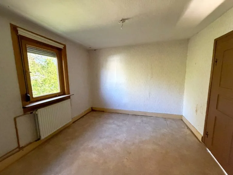 Immobilienangebot - Hamm/Sieg - Alle - Sanierungsbedürftiges Fachwerkhaus mit Stellplatz und reichlich Gestaltungspotenzial – ideal für den Handwerker!