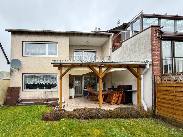 Immobilienangebot - Bonn - Alle - Dörfliche Lebensstruktur trifft auf Bonner City - Anbindung: solides Reihenhaus mit Garten & Garage!
