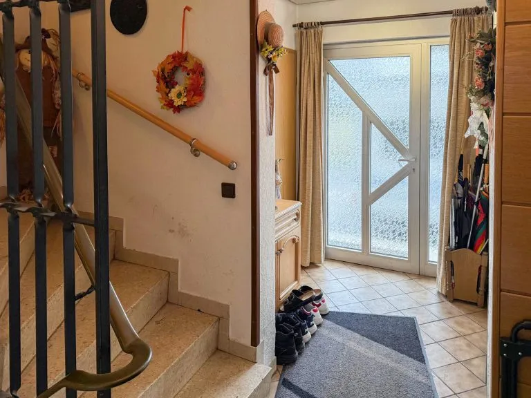 Immobilienangebot - Bonn - Alle - Dörfliche Lebensstruktur trifft auf Bonner City - Anbindung: solides Reihenhaus mit Garten & Garage!